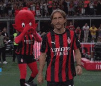 魔笛来了！赛前新援亮相仪式，莫德里奇入场向球迷致意